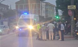 Bursa'da otomobil ile motosikletin çarpıştığı kaza kamerada; 2 yaralı