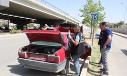 Çaldığı otomobilin yakıtı bitince, çalışır durumdaki başka otomobili çaldı