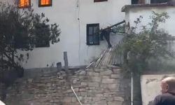 Cami ve 2 ev yandı