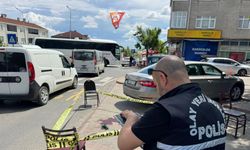 'Camide minibüsünü yıkama' diye uyaran muhtara saldırı kamerada