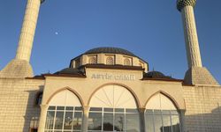 Camide namaz sonrası kalp krizi geçiren müezzin hayatını kaybetti