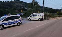 Çanakkale’de motosikletle refüjdeki trafik levhasına çarpan sürücü öldü