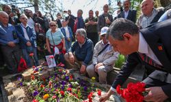 Deniz Gezmiş ve arkadaşları mezarları başında anıldı