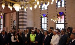Depremde hasar alan Kurtuluş Camii ibadete açıldı