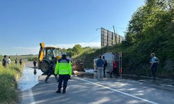 Devrilen tankerin altında kalan sürücü hayatını kaybetti