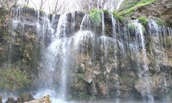 Doğa harikası şelaleye 'çöp' gölgesi/Ek fotoğraflar