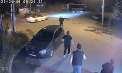 Drift yapan sürücünün otomobiline tabure fırlattı
