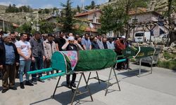 Dumandan zehirlenen çift toprağa verildi