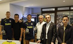Edin Dzeko ve Dusan Tadic'e teşekkür plaketi verildi