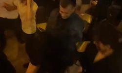 Eğlence mekanındaki tekmeli ve yumruklu 'yan bakma' kavgası kamerada