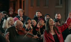 Eşref Rüya, Demet Özdemir'in şarkılarıyla gündemde