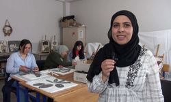 Evde oturmak yerine mozaik sanatçısı oldular