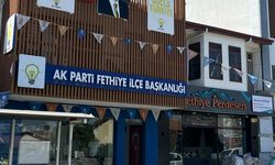 Fethiye'de AK Parti binasına taşlı saldırı