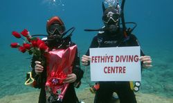 Fethiye'de dalgıçlardan 5 metre derinlikte 'Anneler Günü' mesajı