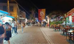 Foça'da Galatasaraylılar şampiyonluğu kutladı