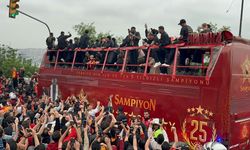 Galatasaray takım otobüsü Yenikapı'ya hareket etti / Fotoğraf eklendi