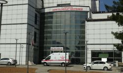 Hafif ticari araç, şarampole yuvarlandı: 1 ölü, 2 yaralı