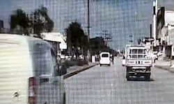 Hafif ticari aracın yayaya çarptığı kaza kamerada