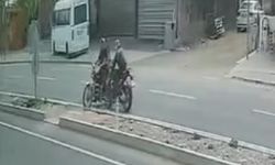 İki sürücünün ağır yaralandığı motosiklet kazası kamerada
