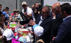 İlkokul öğrencileri, topladıkları atıkları kıyafete dönüştürüp defilede sergiledi