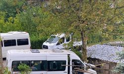 İşçi servisi, cip ve ağaca çarptı: 8 yaralı