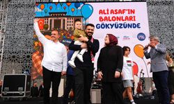İstanbul - Babası sosyal medyadan çağrı yapmıştı; kanseri yenen çocuk binlerce kişiyle balon uçurdu