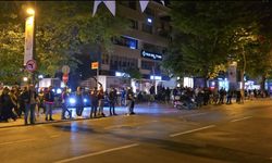 İstanbul - Bağdat Caddesi’nde Galatasaray taraftarlarının araçlarına saldırı