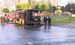 İstanbul- Başakşehir'de alev alev yanan İETT otobüsündeki yolcular son anda tahliye edildi /Haber- aktüel görüntü