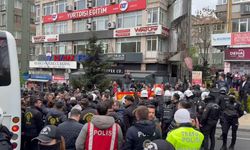 İstanbul- Beşiktaş'tan Taksim Meydanı'na çıkmak isteyen gruba polis izin vermedi