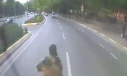 İstanbul- Esenyurt'ta TIR şoförü kırmızı ışıkta geçen yayaları son anda fark edip durdu