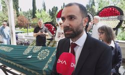İstanbul - Evinde çıkan yangında hayatını kaybeden yazar Süha Oğuzertem son yolculuğuna uğurlandı