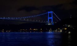İstanbul - Fatih Sultan Mehmet Köprüsü maviye büründü