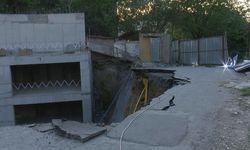 İstanbul - Gaziosmanpaşa'da inşaat kazısı sırasında yol çöktü - 1
