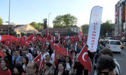 İstanbul - 'Gençlerle Mustafa Kemal Yürüyüşü'ne binlerce kişi katıldı