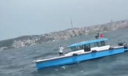 İstanbul - İstanbul Boğazı'nda vapurdan düşen 10 yaşındaki kız kurtarıldı; o anlar kamerada