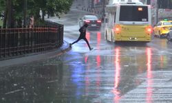 İstanbul- İstanbul'da yağmur etkili oluyor- 1 (Taksim) / Haber ve fotoğraf eklendi