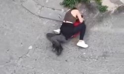 İstanbul - Kağıthane’de bıçakla saldıran adamın başında şişe kırdı; o anlar kamerada