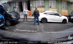 İstanbul - Kağıthane’de hatalı parka kızdı aracının aynasını kırdı; 'Adamın aynasını kır' tepkisi