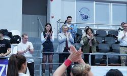 İstanbul Kent Üniversitesi voleybol kadın takımı şampiyonluk elde etti