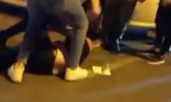İstanbul - Küçükçekmece’de kaza yapıp kaçmaya çalışan alkollü sürücü, diğer sürücüler tarafından darbedildi