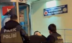 İstanbul - Metrobüs durağında uyuşturucu ticareti; otomatik silah ve 2 kilogram kokain ele geçirildi