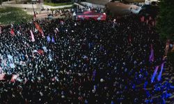 İstanbul - Özgür Özel, Beyazıt Meydanı'nda konuştu.