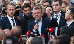İstanbul - Özgür Özel, CHP İstanbul İl Başkanlığı önünde konuştu