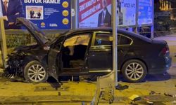 İstanbul - Sultanbeyli'de iki otomobil çarpıştı: 1'i ağır 3 yaralı