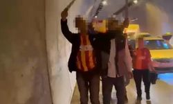 İzmir’de döner bıçaklı 2 maganda taraftar döner bıçağıyla kutlamalara katıldı