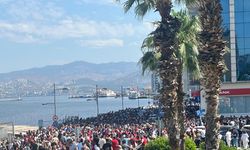 İzmir'de grevin ikinci gününde duraklarda yine yoğunluk oluştu (2)
