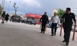 Karayolundan karşıya geçmek isterken canından oldu