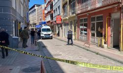 Kız kardeşini kaçıran kuzeni ile kahvede oturan kişiyi tabancayla vurdu