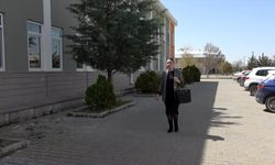 Kızını örnek aldı, 43 yaşında üniversitede okuyor