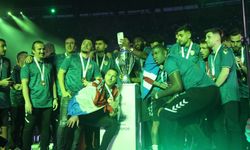 Kocaelispor şampiyonluk kupasını kaldırdı